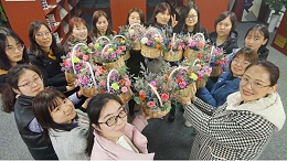 【九游会平台女神节插花活动】愿所有的女神们像美丽的鲜花，永远盛开，绽放自我！